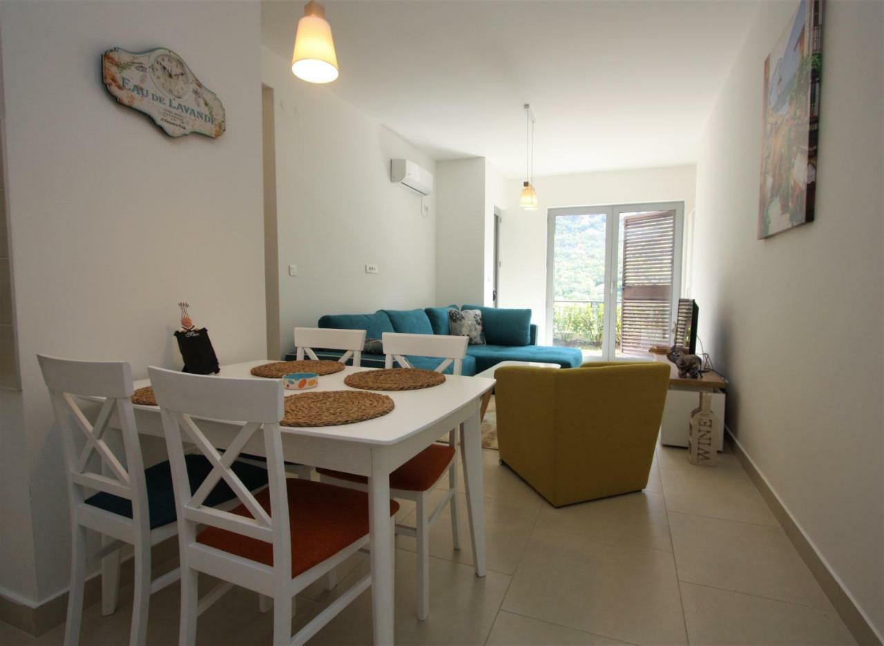 Luxury 1 Bedroom Apartment With Cozy Garden D2-2 In Morinj 코토르 외부 사진