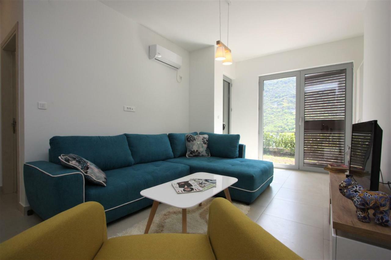 Luxury 1 Bedroom Apartment With Cozy Garden D2-2 In Morinj 코토르 외부 사진
