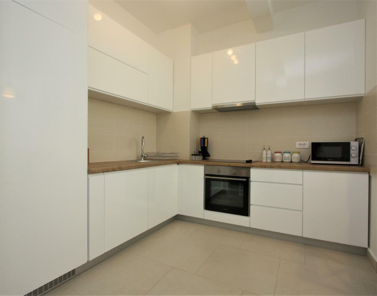 Luxury 1 Bedroom Apartment With Cozy Garden D2-2 In Morinj 코토르 외부 사진