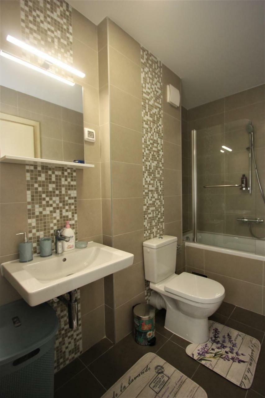 Luxury 1 Bedroom Apartment With Cozy Garden D2-2 In Morinj 코토르 외부 사진